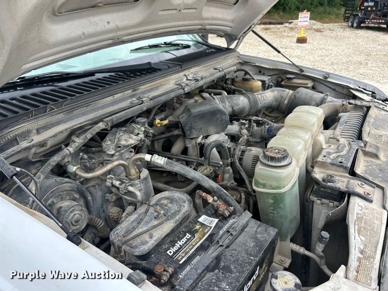 image for item ET3339 2000 Ford F450 Super Duty flatbed truck