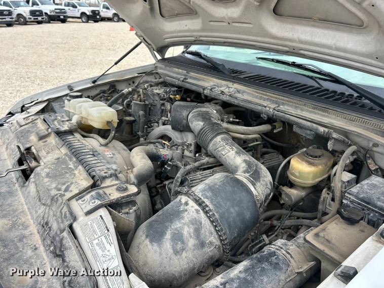 image for item ET3339 2000 Ford F450 Super Duty flatbed truck