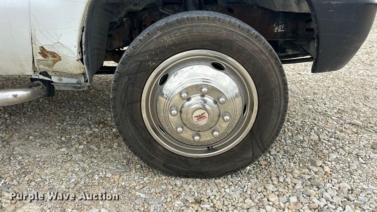 image for item ET3339 2000 Ford F450 Super Duty flatbed truck