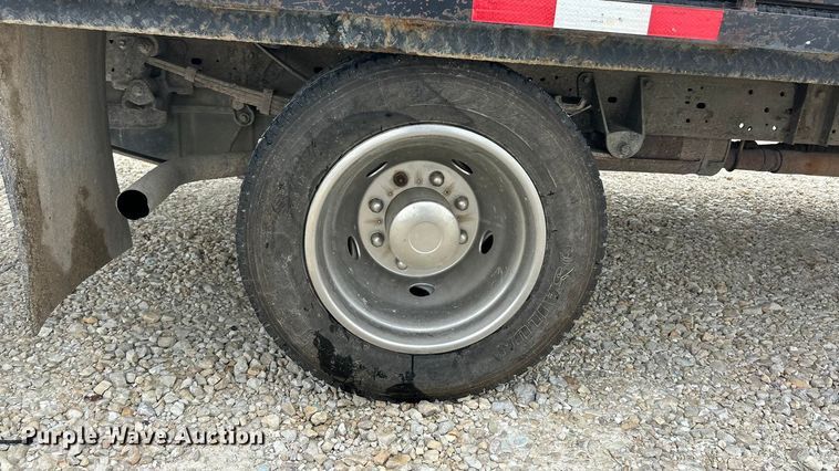 image for item ET3339 2000 Ford F450 Super Duty flatbed truck