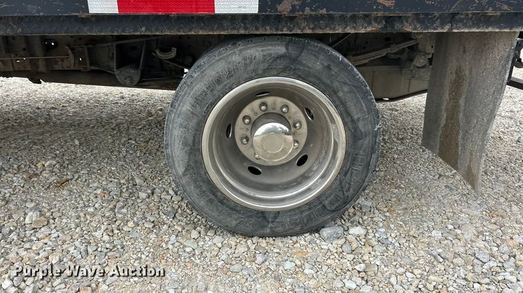 image for item ET3339 2000 Ford F450 Super Duty flatbed truck