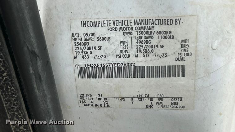 image for item ET3339 2000 Ford F450 Super Duty flatbed truck