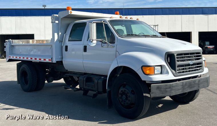 image for item ET3353 2000 Ford F750 dump truck