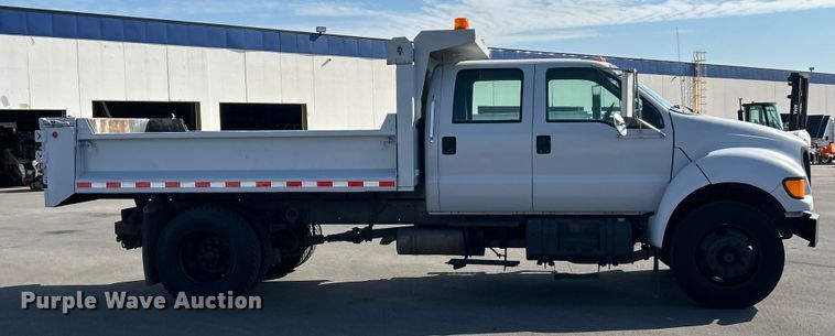 image for item ET3353 2000 Ford F750 dump truck