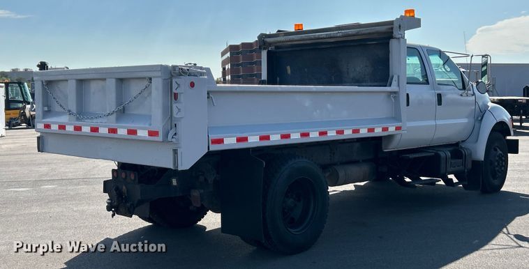 image for item ET3353 2000 Ford F750 dump truck