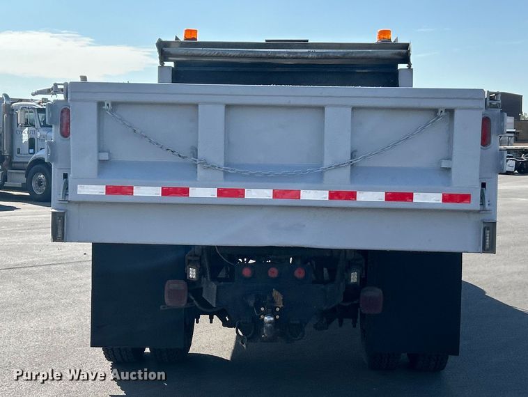 image for item ET3353 2000 Ford F750 dump truck