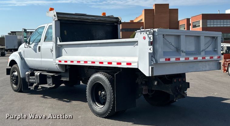 image for item ET3353 2000 Ford F750 dump truck