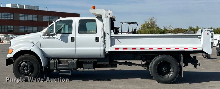 image for item ET3353 2000 Ford F750 dump truck