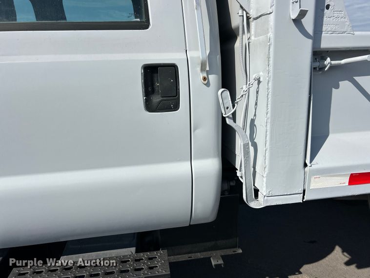 image for item ET3353 2000 Ford F750 dump truck