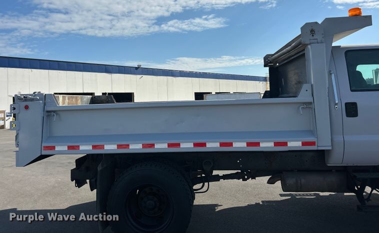 image for item ET3353 2000 Ford F750 dump truck