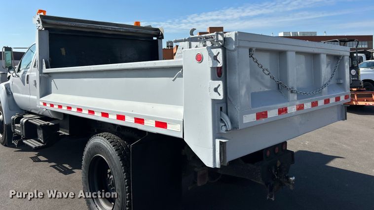 image for item ET3353 2000 Ford F750 dump truck