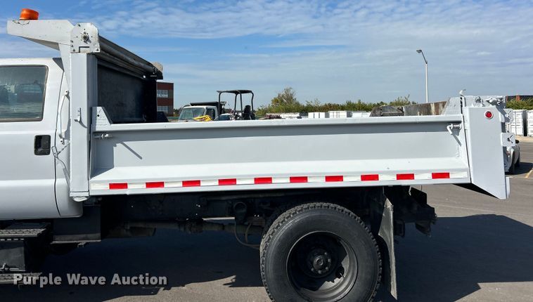 image for item ET3353 2000 Ford F750 dump truck