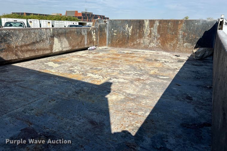 image for item ET3353 2000 Ford F750 dump truck