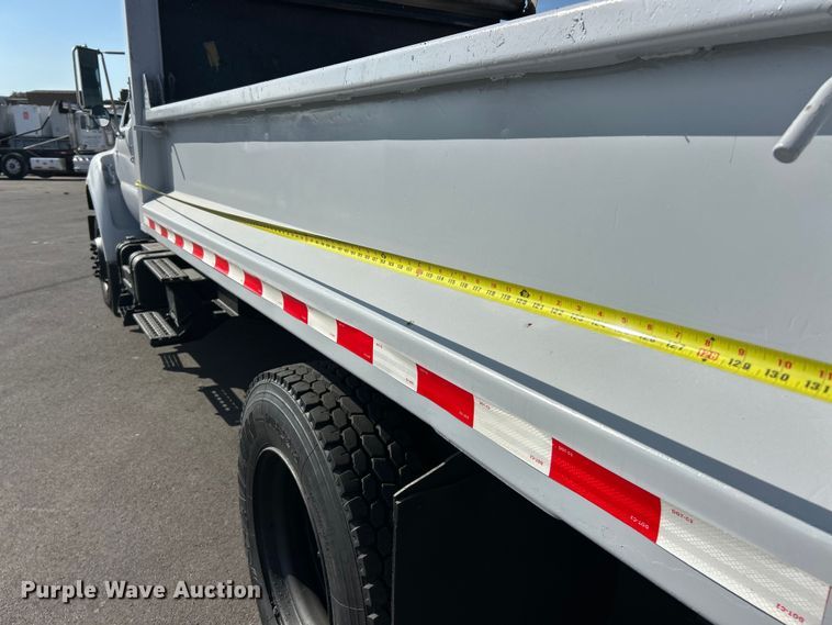 image for item ET3353 2000 Ford F750 dump truck