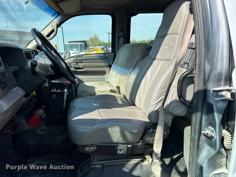 image for item ET3353 2000 Ford F750 dump truck