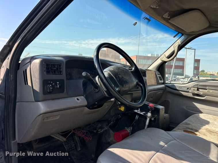 image for item ET3353 2000 Ford F750 dump truck