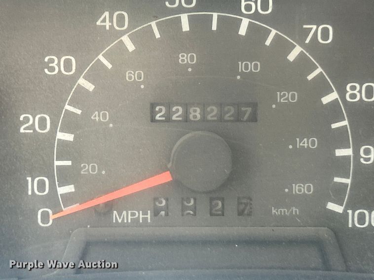 image for item ET3353 2000 Ford F750 dump truck