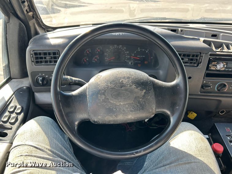 image for item ET3353 2000 Ford F750 dump truck