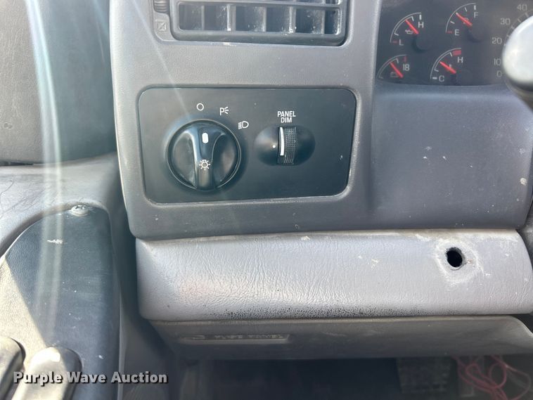 image for item ET3353 2000 Ford F750 dump truck