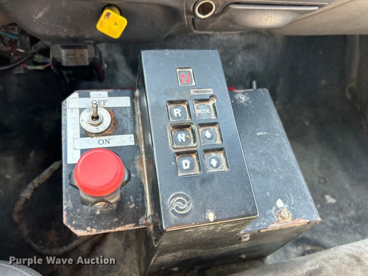 image for item ET3353 2000 Ford F750 dump truck