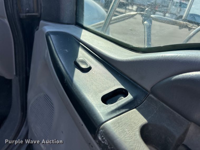 image for item ET3353 2000 Ford F750 dump truck