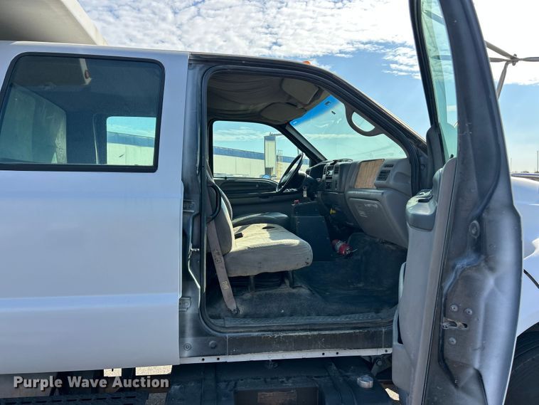 image for item ET3353 2000 Ford F750 dump truck