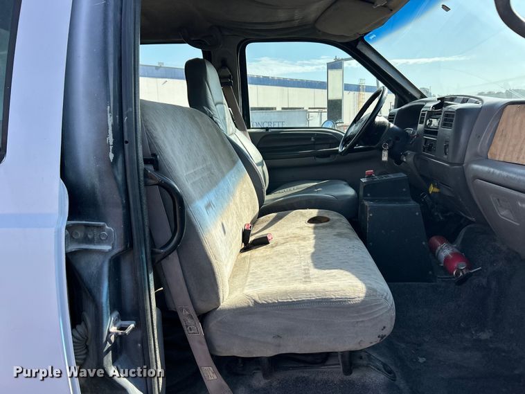 image for item ET3353 2000 Ford F750 dump truck