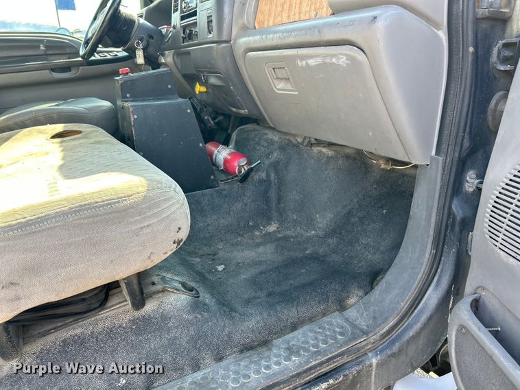 image for item ET3353 2000 Ford F750 dump truck