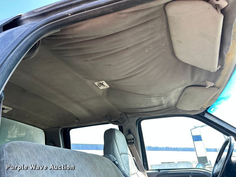 image for item ET3353 2000 Ford F750 dump truck