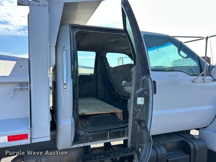 image for item ET3353 2000 Ford F750 dump truck