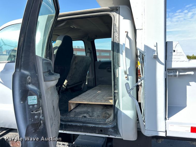 image for item ET3353 2000 Ford F750 dump truck