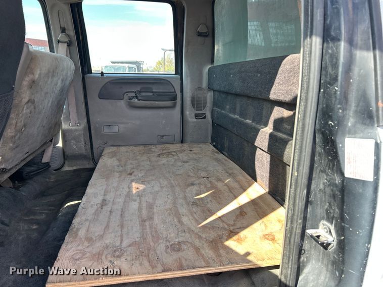 image for item ET3353 2000 Ford F750 dump truck