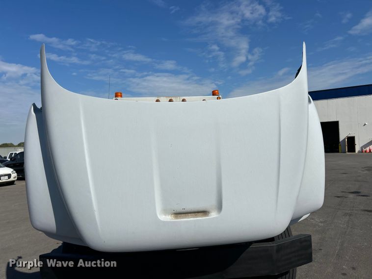 image for item ET3353 2000 Ford F750 dump truck