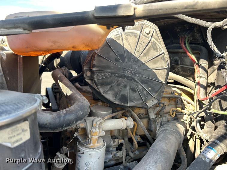 image for item ET3353 2000 Ford F750 dump truck