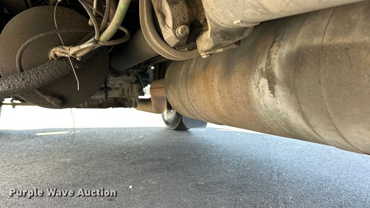 image for item ET3353 2000 Ford F750 dump truck