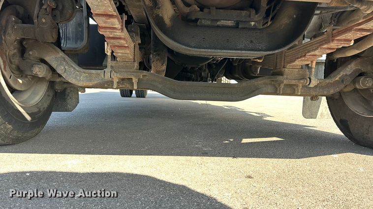 image for item ET3353 2000 Ford F750 dump truck