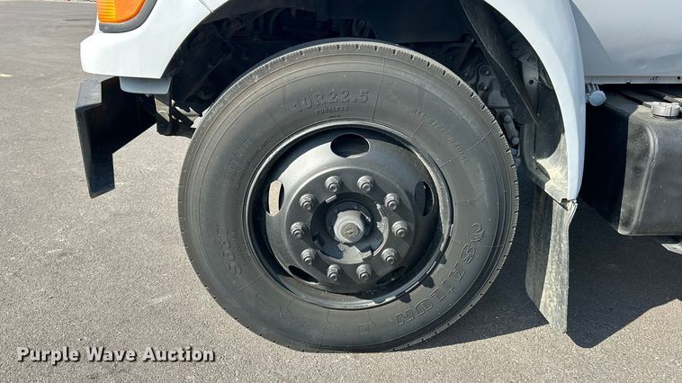 image for item ET3353 2000 Ford F750 dump truck