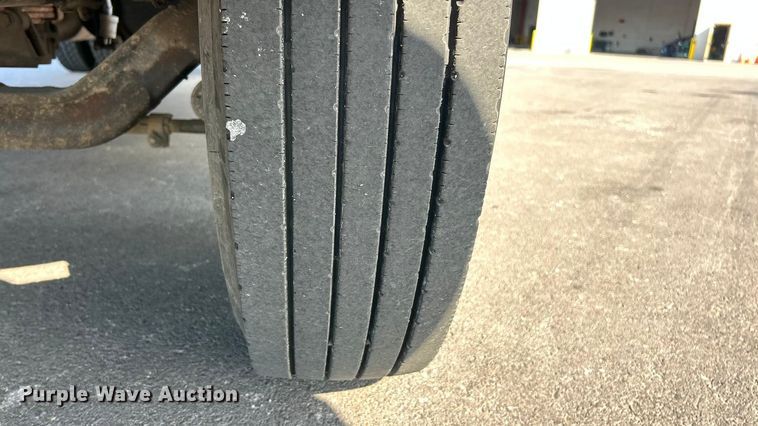 image for item ET3353 2000 Ford F750 dump truck