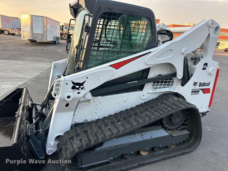 image for item ET3354 2019 Bobcat T740 tracked skid steer loader