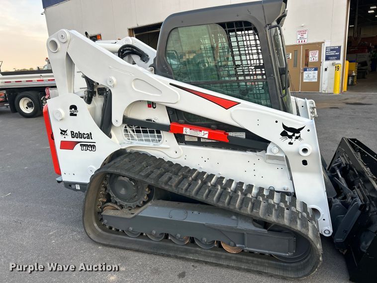 image for item ET3354 2019 Bobcat T740 tracked skid steer loader