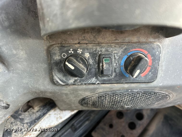 image for item ET3354 2019 Bobcat T740 tracked skid steer loader