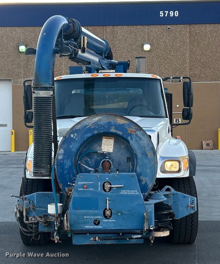image for item ET3355 2004 International 7400 sewer jetter truck