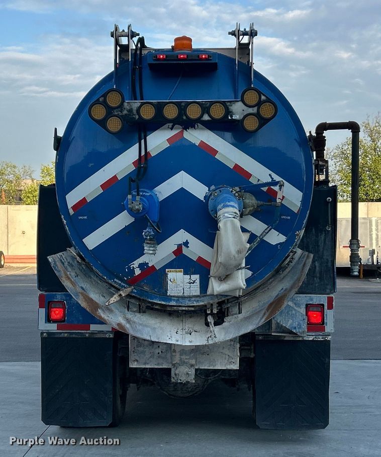 image for item ET3355 2004 International 7400 sewer jetter truck