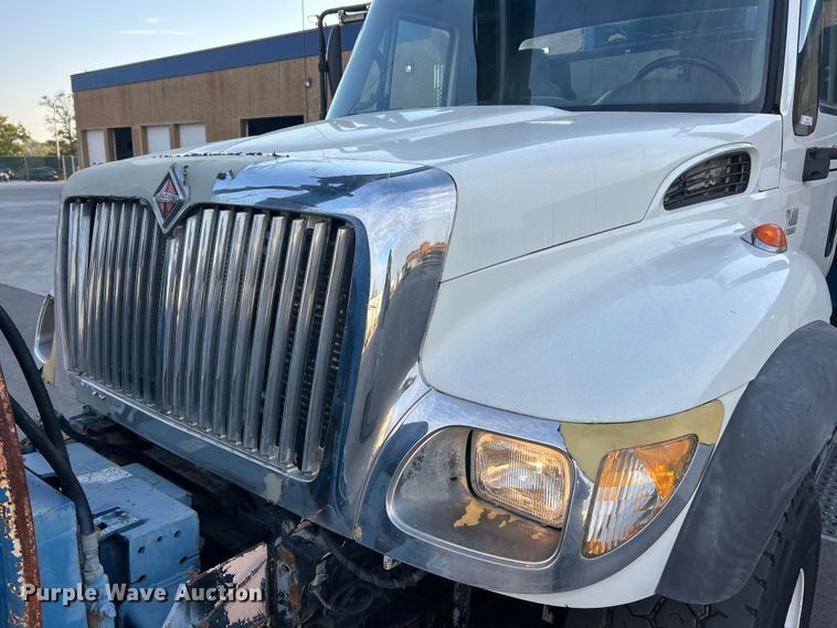 image for item ET3355 2004 International 7400 sewer jetter truck