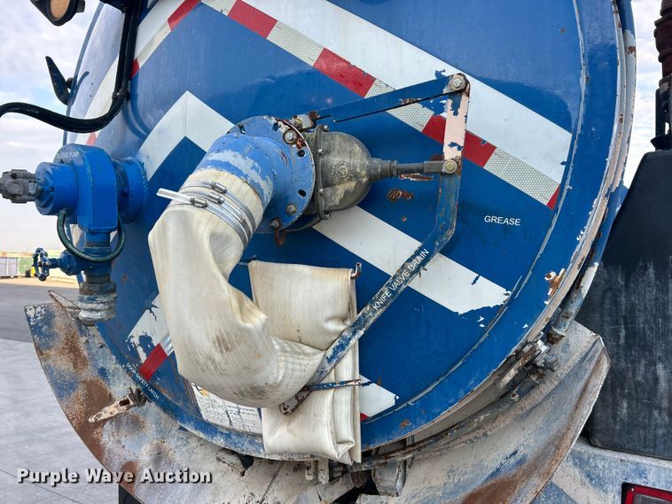 image for item ET3355 2004 International 7400 sewer jetter truck