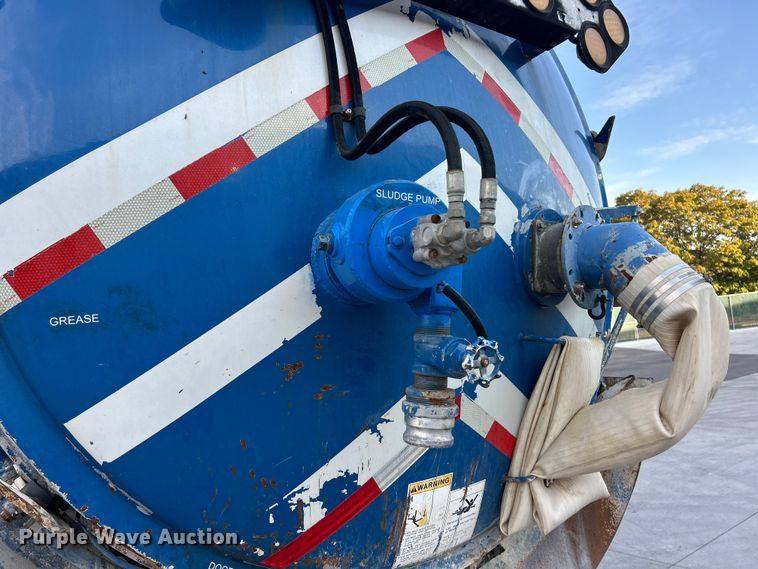 image for item ET3355 2004 International 7400 sewer jetter truck