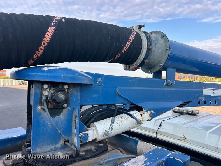 image for item ET3355 2004 International 7400 sewer jetter truck