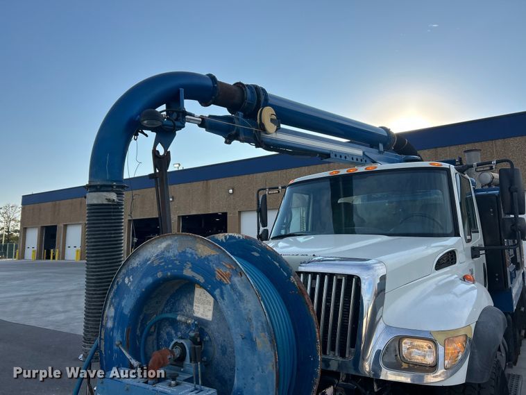 image for item ET3355 2004 International 7400 sewer jetter truck