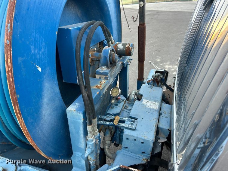 image for item ET3355 2004 International 7400 sewer jetter truck