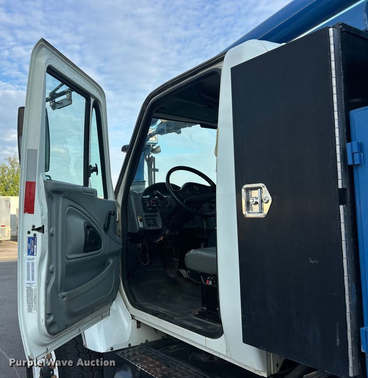 image for item ET3355 2004 International 7400 sewer jetter truck